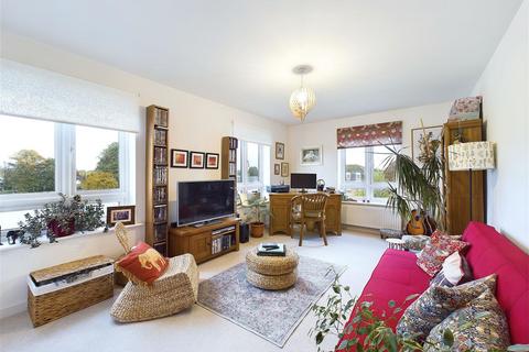 2 bedroom apartment for sale, Orchard Farm Avenue, East Molesey