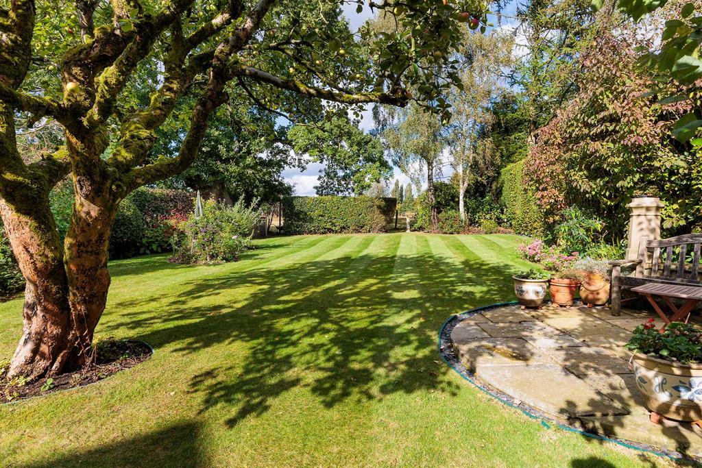 Moss Road, Alderley Edge 4 bed detached house for sale £1,100,000