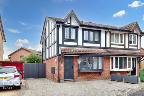 3 bedroom semi-detached house for sale, The Paddocks, Leicester