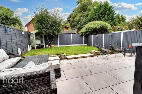 3 bedroom semi-detached house for sale, The Paddocks, Leicester