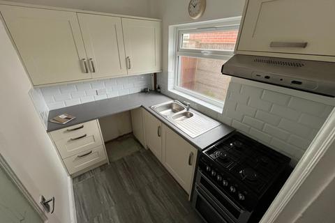 3 bedroom semi-detached house to rent, Stanton Road, Burton-On-Trent, DE15