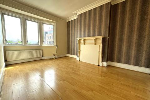 2 bedroom flat to rent, Windmill Hill, Enfield EN2