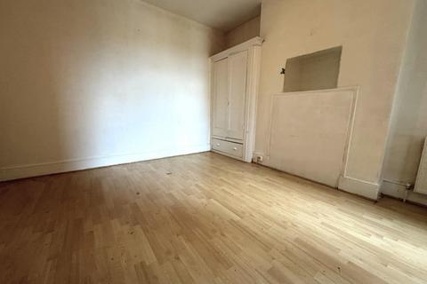 2 bedroom flat to rent, Windmill Hill, Enfield EN2