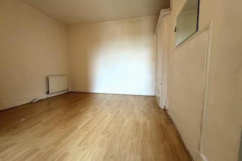 2 bedroom flat to rent, Windmill Hill, Enfield EN2