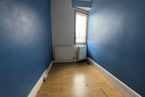 2 bedroom flat to rent, Windmill Hill, Enfield EN2