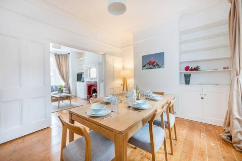 3 bedroom semi-detached house to rent, Belleville Road, Between the Commons, London, SW11