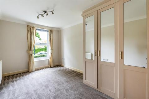 2 bedroom apartment for sale, LEWIS COURT, LEATHERHEAD, KT22