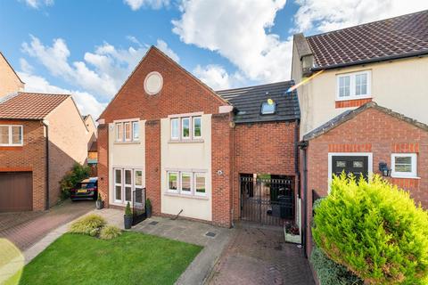 4 bedroom townhouse for sale, Acorn Way, Pool In Wharfedale LS21