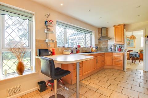 3 bedroom chalet for sale, Christchurch Bay Road, Barton on Sea, New Milton, BH25