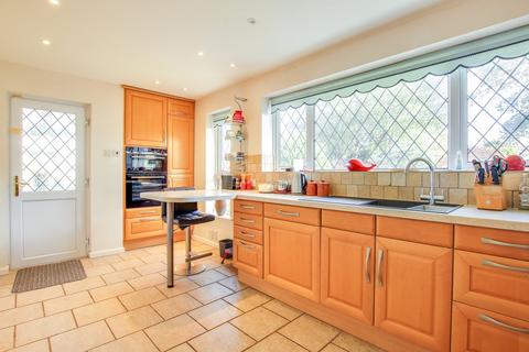 3 bedroom chalet for sale, Christchurch Bay Road, Barton on Sea, New Milton, BH25