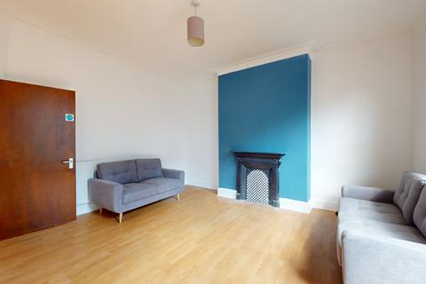 5 bedroom flat to rent, Hyde Park Road, Leeds LS6