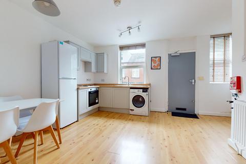 2 bedroom flat to rent, Village Avenue, Leeds LS4