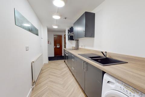 5 bedroom flat to rent, Moorland Avenue, Leeds LS6