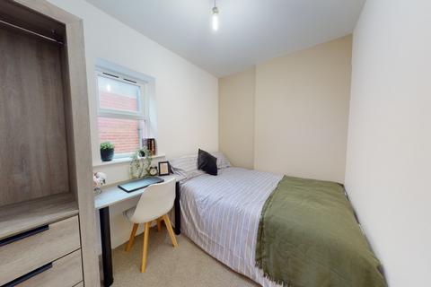 2 bedroom flat to rent, St Michaels Lane, Leeds LS6