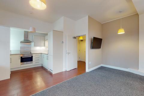 2 bedroom flat to rent, Regent Park Avenue, Leeds LS6