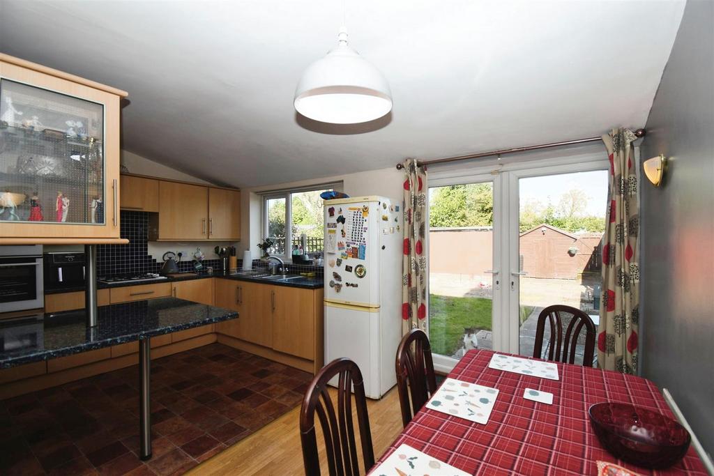 Open plan kitchen / dining room