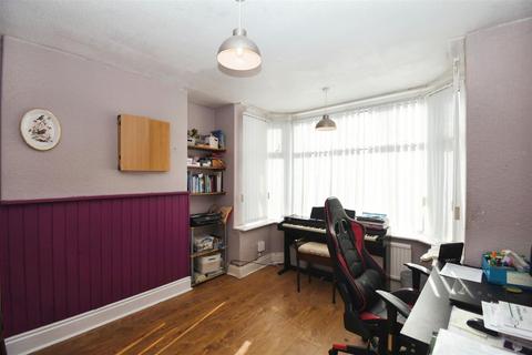 3 bedroom semi-detached house for sale, Welwyn Park Road, Hull