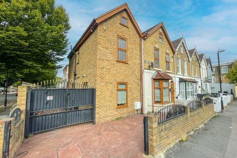 4 bedroom end of terrace house for sale, St. Andrews Road, Gravesend, DA12