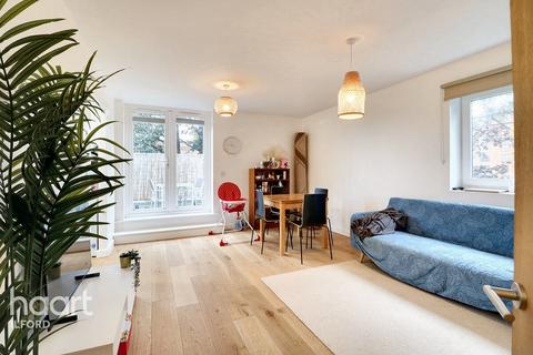 1 bedroom flat for sale, Chamberlain Close, Ilford