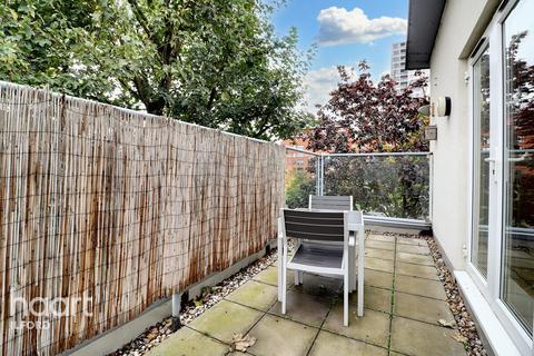 1 bedroom flat for sale, Chamberlain Close, Ilford