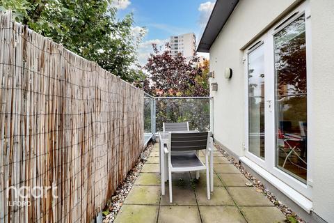 1 bedroom flat for sale, Chamberlain Close, Ilford