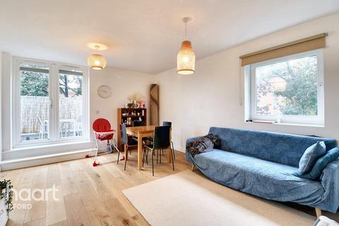 1 bedroom flat for sale, Chamberlain Close, Ilford