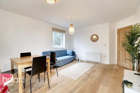 1 bedroom flat for sale, Chamberlain Close, Ilford