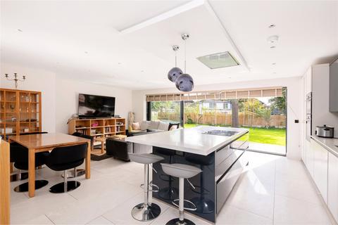 5 bedroom detached house to rent, Mowbray Road, Edgware, HA8