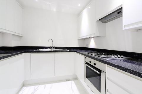 4 bedroom flat to rent, SOMERSET COURT, LEXHAM GARDENS, London, W8