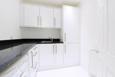 4 bedroom flat to rent, SOMERSET COURT, LEXHAM GARDENS, London, W8