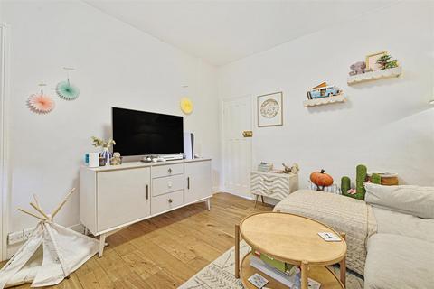 1 bedroom flat to rent, 32 Woodland Rise, London N10