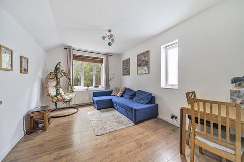 2 bedroom maisonette for sale, Playgreen Way, London