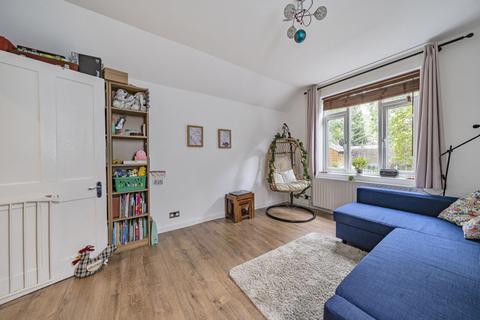 15 Playgreen Way, London, SE6 3HZ