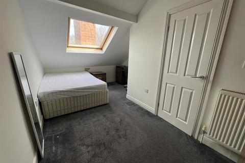 1 bedroom in a house share to rent, St Michaels Villas, Headingley, Leeds, LS6 3AF