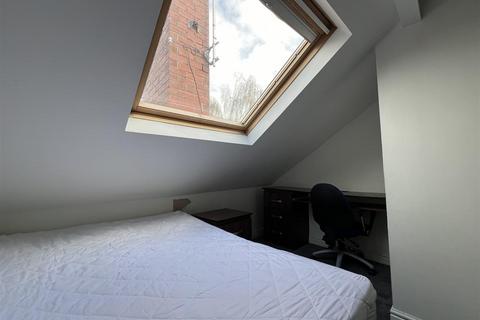 1 bedroom in a house share to rent, St Michaels Villas, Headingley, Leeds, LS6 3AF