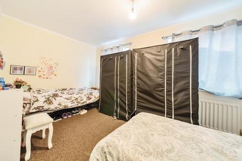 6 Padstow Road, Swindon, SN2 2EG