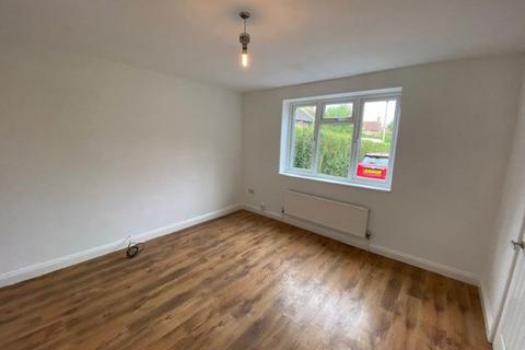 3 bedroom terraced house to rent, 8 Oakfield CL, A/E, SK9 7NA