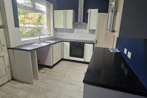 25 Thatcher Street, Oldham, OL8 2JX