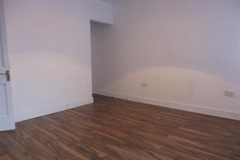 25 Thatcher Street, Oldham, OL8 2JX
