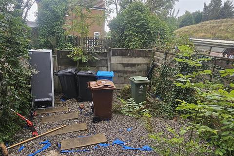 25 Thatcher Street, Oldham, OL8 2JX