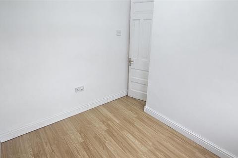 25 Thatcher Street, Oldham, OL8 2JX