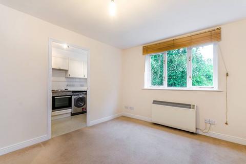 1 bedroom flat to rent, Woodfield Road, Thames Ditton, KT7