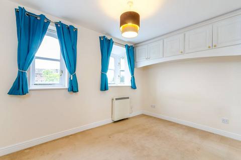 1 bedroom flat to rent, Woodfield Road, Thames Ditton, KT7