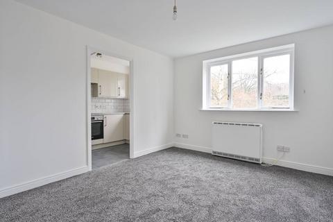 1 bedroom flat to rent, Woodfield Road, Thames Ditton, KT7