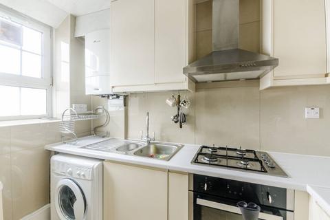 3 bedroom flat to rent, Union Grove, Clapham, London, SW8