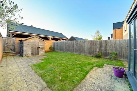 4 bedroom end of terrace house for sale, Fen Street, Brooklands, Milton Keynes, MK10