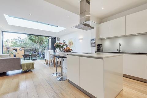 4 bedroom house to rent, Revelstoke Road London SW18