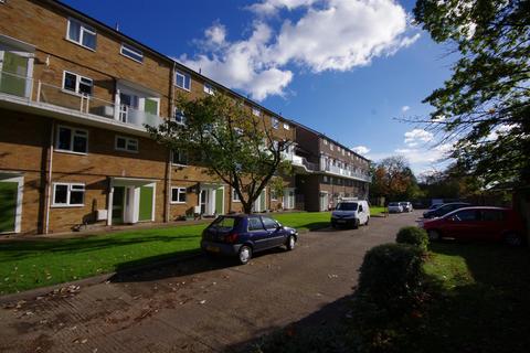 2 bedroom maisonette to rent, The Ridgeway St Albans Hertfordshire