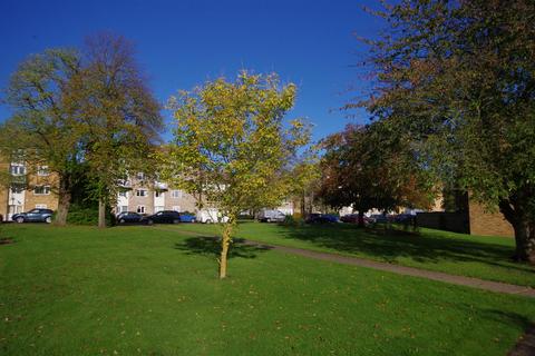 2 bedroom maisonette to rent, The Ridgeway St Albans Hertfordshire