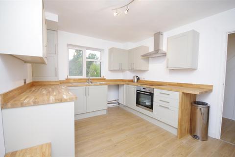 2 bedroom maisonette to rent, The Ridgeway St Albans Hertfordshire